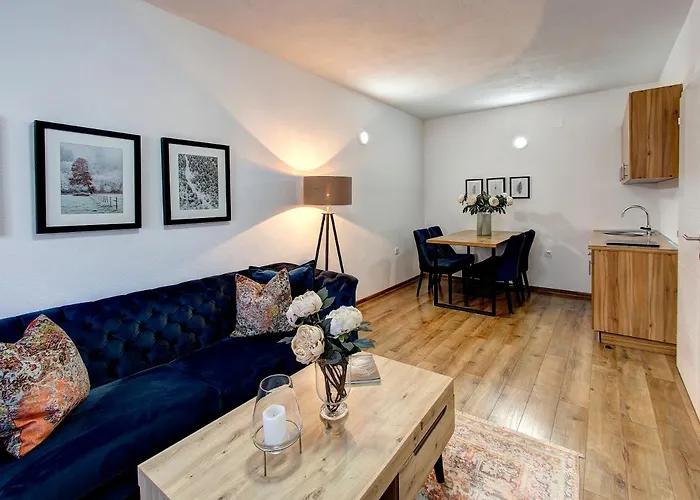 Guesthouse Check In - Apartments & Rooms