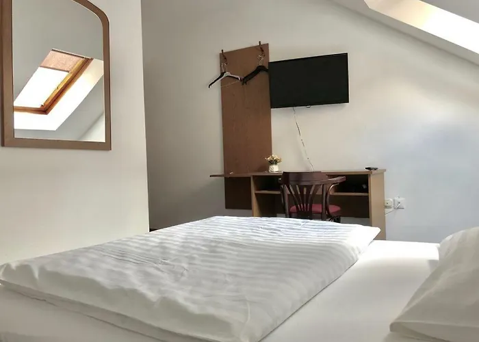 Hard Rock Rooms For Two